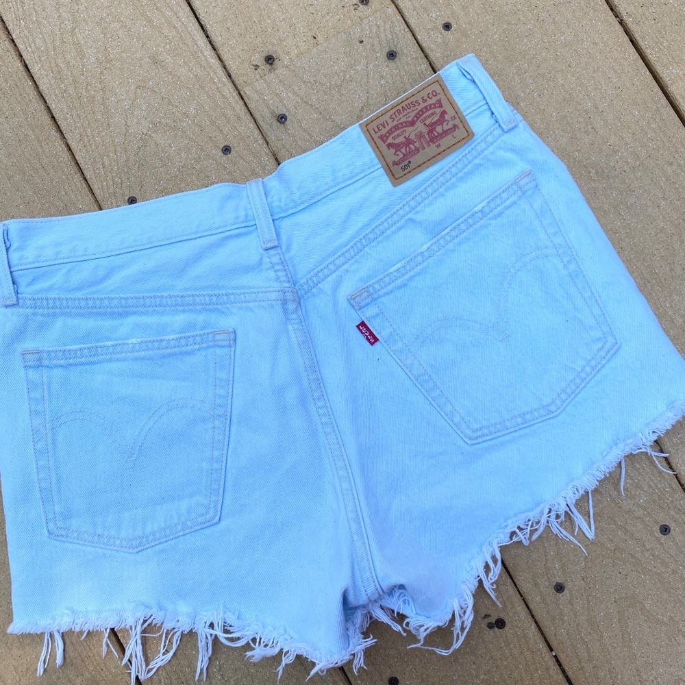 LEVI Shorts - Picture 3 of 4